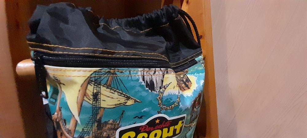 Rucsac cu design deosebit, nou