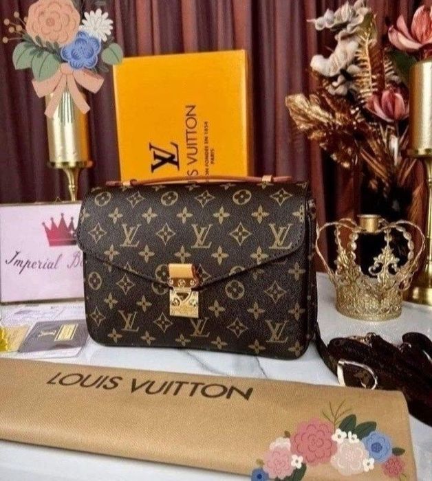 Set 3 articole Louis Vuitton( geanta Pochette Metis+curea+portofel),saculet, etichetă