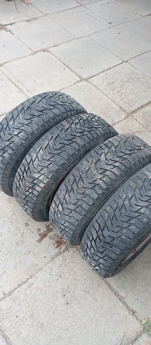 Продам зимние шины 185/65 14 с дисками