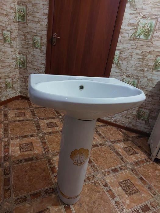 Продам умывальник без ножки