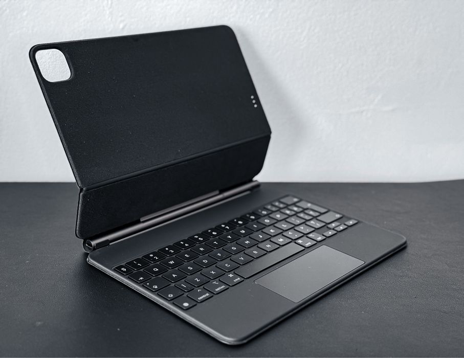 Tastatură / Husă Apple iPad Magic Keyboard pt iPad 11” -  impecabilă