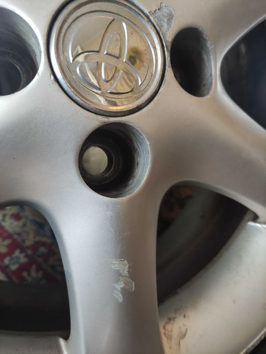 Джанти и гуми за toyota 195/60/15