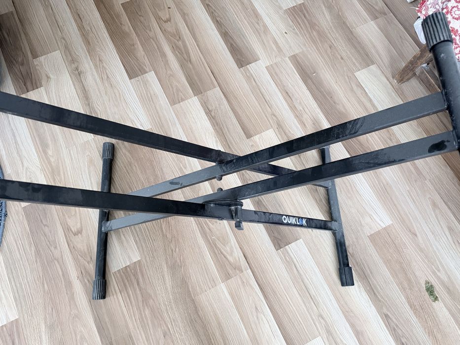 Vand orga ROLAND G-600, statie + 2 boxe de mari dimensiuni funcionale. In plus, stativ de orga si partituri