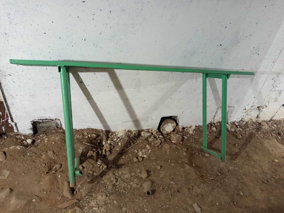Продам лавочку металлическую