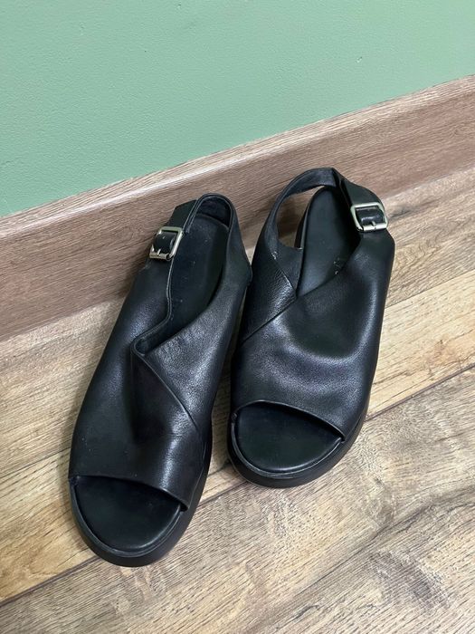 Продам босоножки