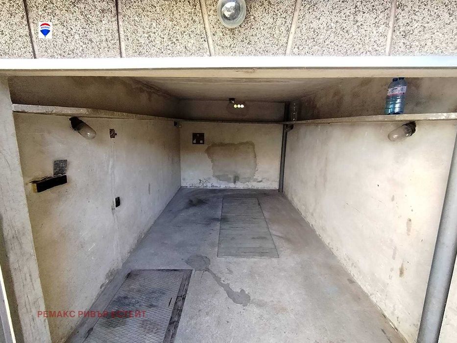 Масивен гараж за продажба кв. Дружба 1