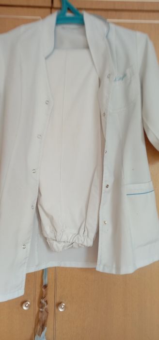 Продам медицинские халаты