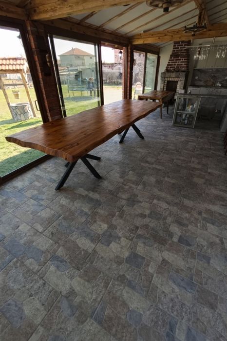 Маса и пейки жив ръб