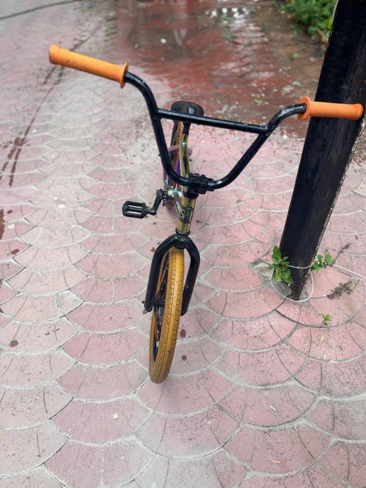 велосипед BMX...