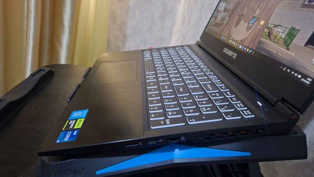 Игровой Ноутбук GIGABYTE.