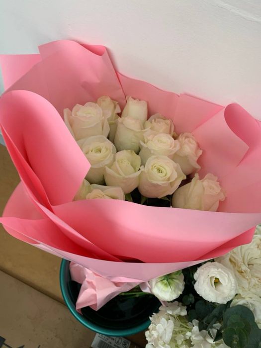 Букет белых роз 15 шт