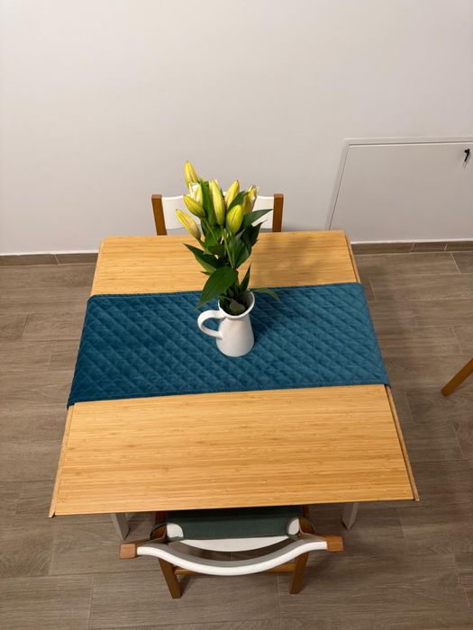 Set Masa de bucatarie din bambus cu patru scaune