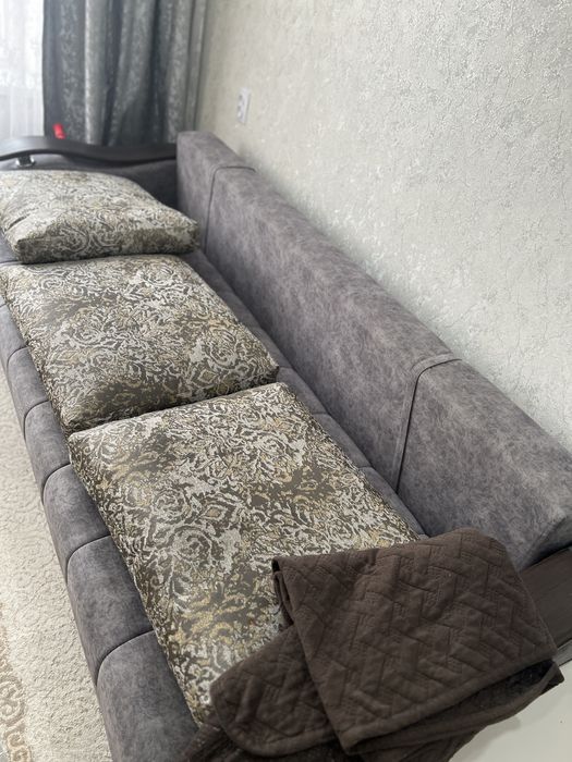 Продам диван,район 12 месяцев