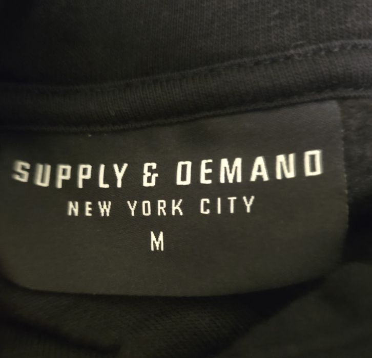 Мъжки черен суичър (oversized)Supply & Demand М размер