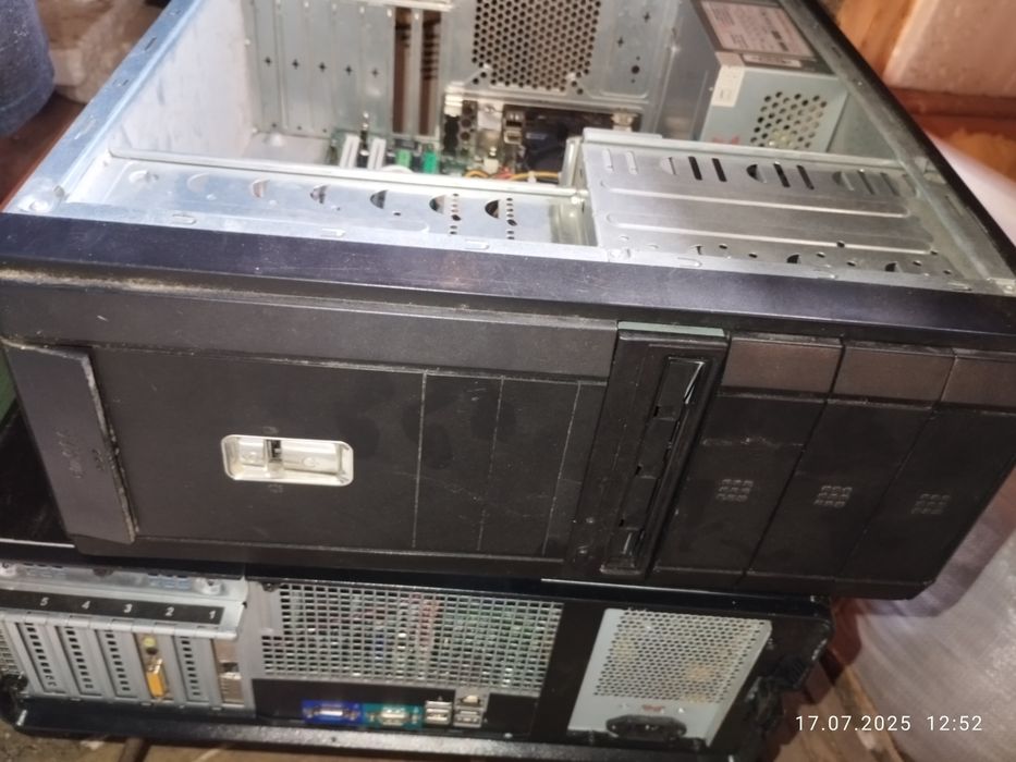 Vand 2 pc uri vechi functionale ,ori pentru piese