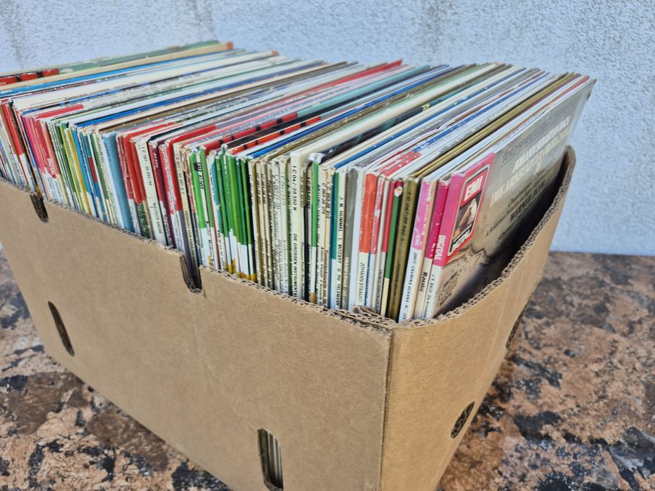 Vând  150 de discuri de vinil EMI HIS Master's Voice cu muzică clasică