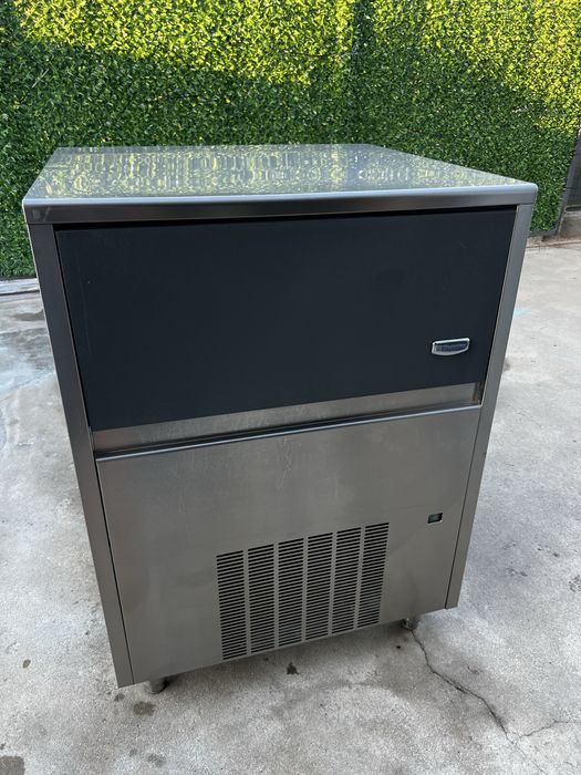 Masina fulgi gheata / gheata granulata - Electrolux Italia - 150 kg/24h - stocare 40 kg - stare foarte buna