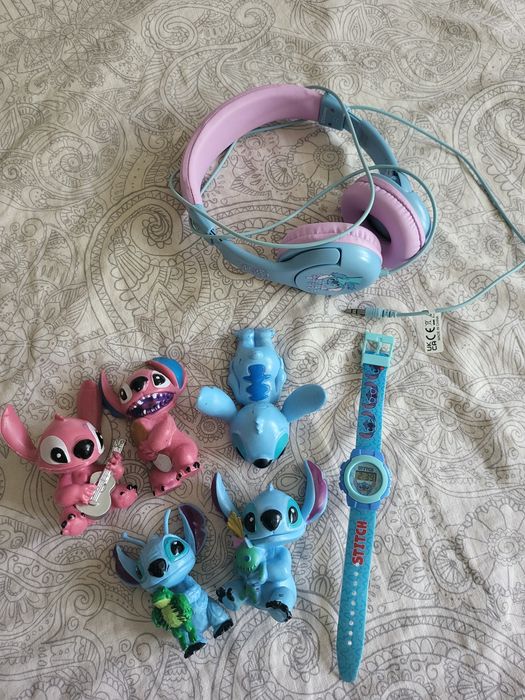 Set Stitch căști, ceas și figurine