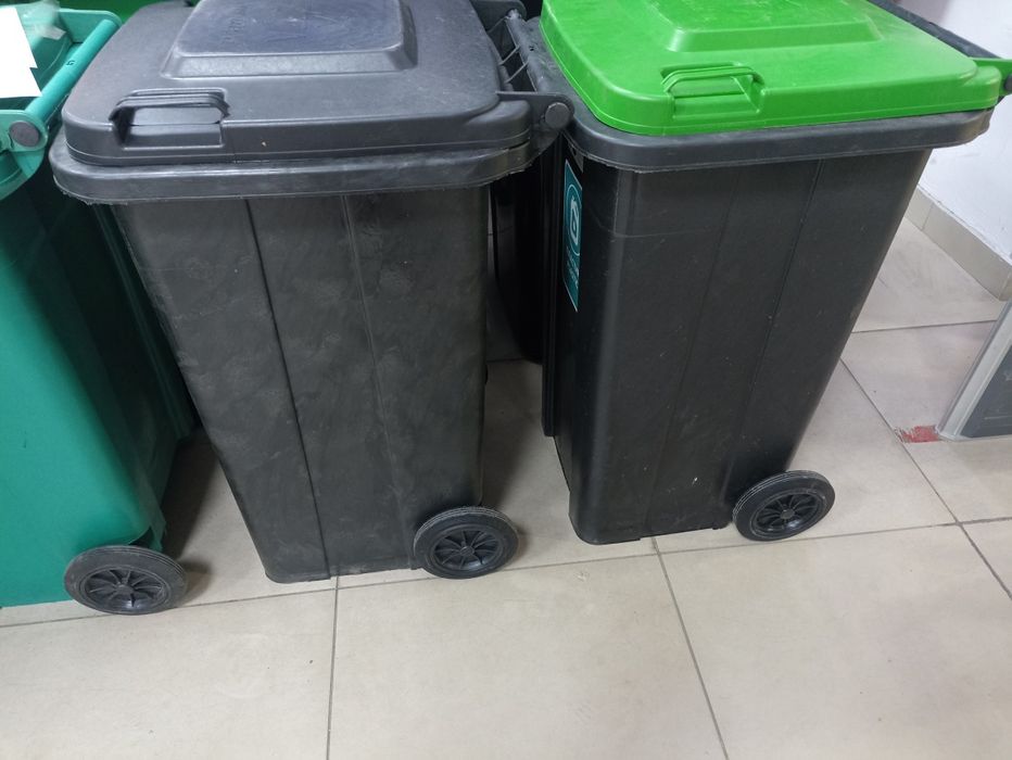 Мусорные баки. Контейнер для мусора