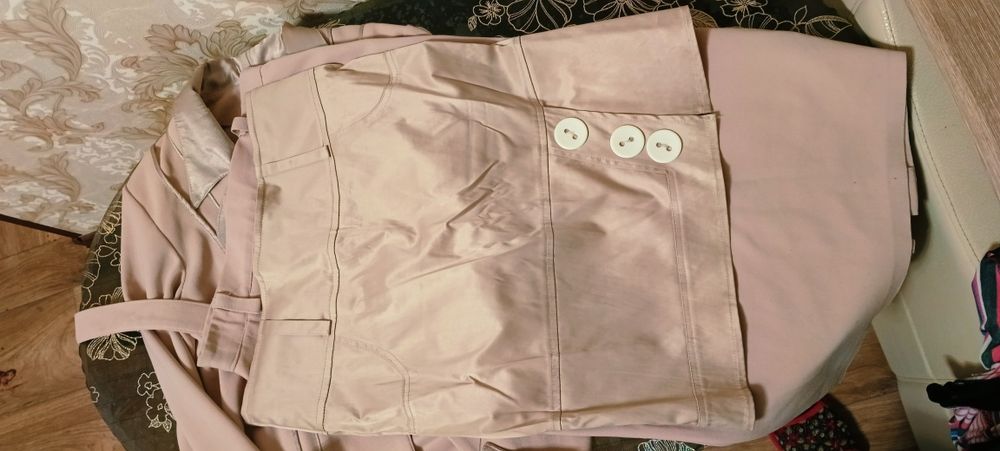 Продам костюм женский