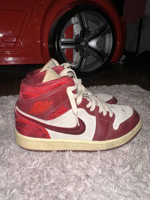 Air Jordan 1 mid red