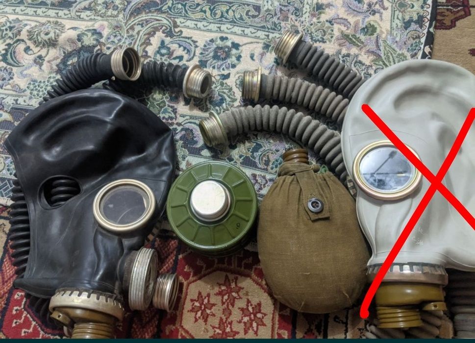Противогаз и гофротрубки