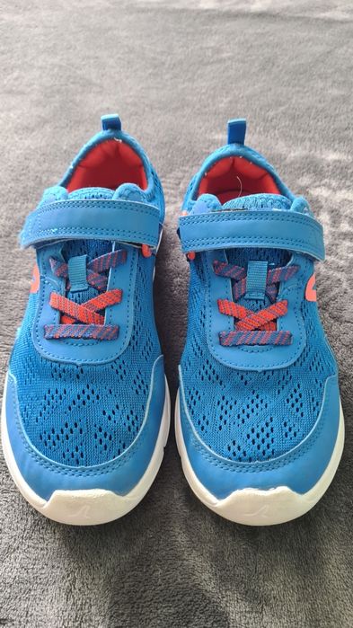 Adidasi Decathlon copii marime 37