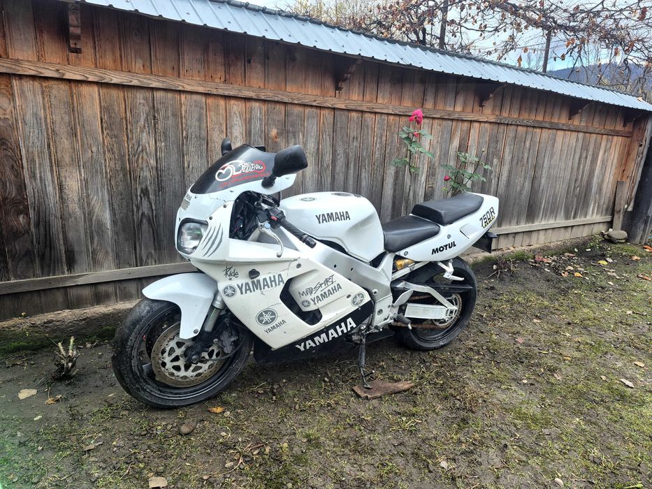 Vând sau schimb cu diverse Yamaha R 750