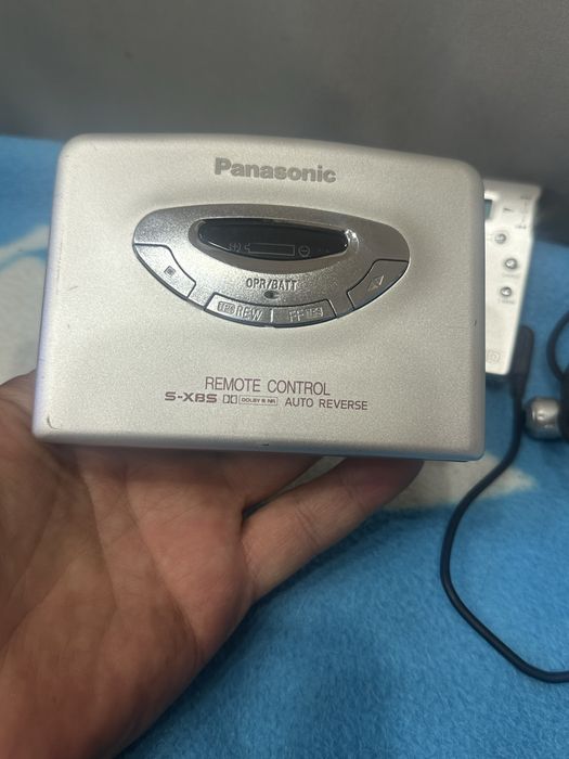Vand doua walkman Panasonic