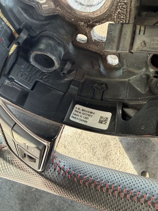 Оригинален волан за Ауди Audi A4 A5 Q5 A6 8w0419689 рязан скосен Sline