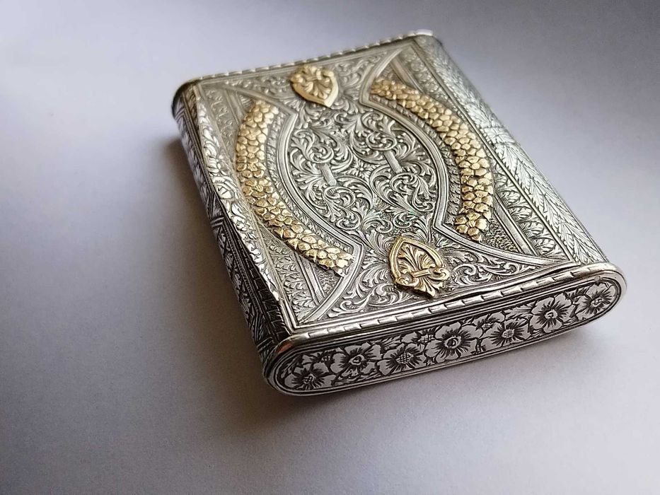 Argint masiv cu insertii aur 22k