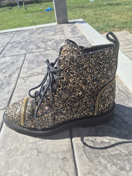 Ghete si  ochelari noi , nefolosite