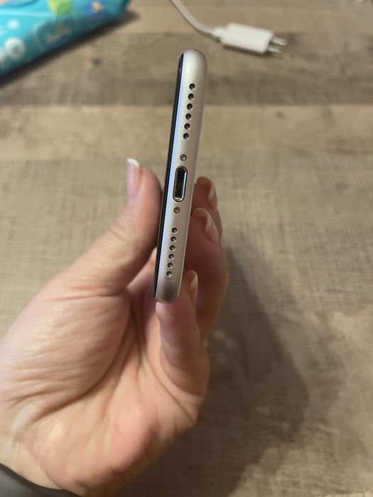 Iphone SE 2020 64GB бял