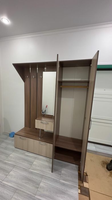 Продам прихожую.