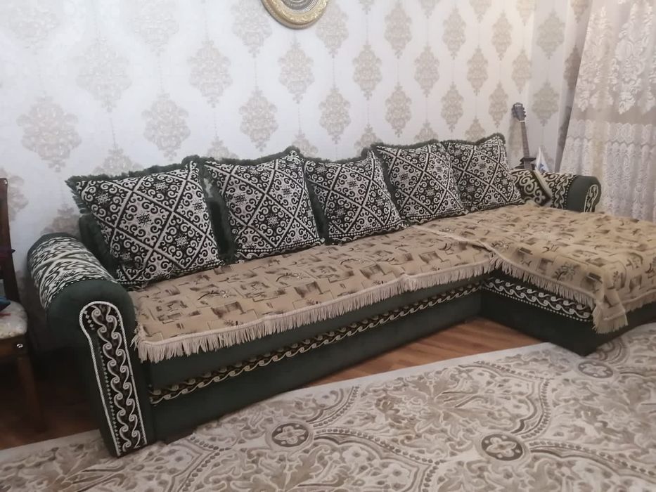 Диван гостиный