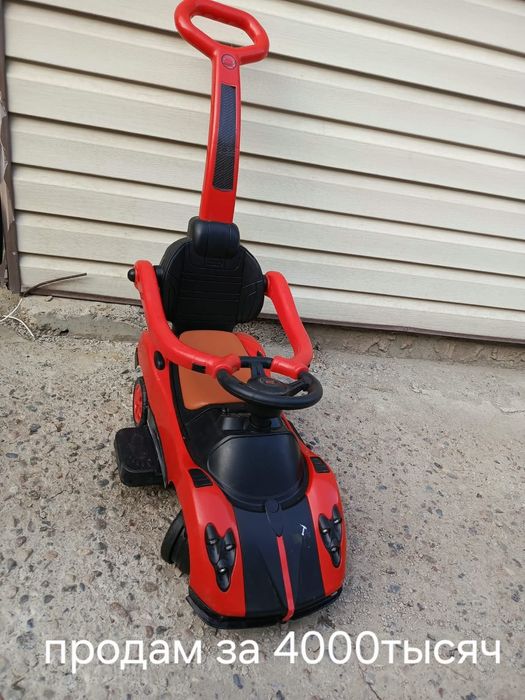 Продам детский велосипед, столик, машинки недорого торг