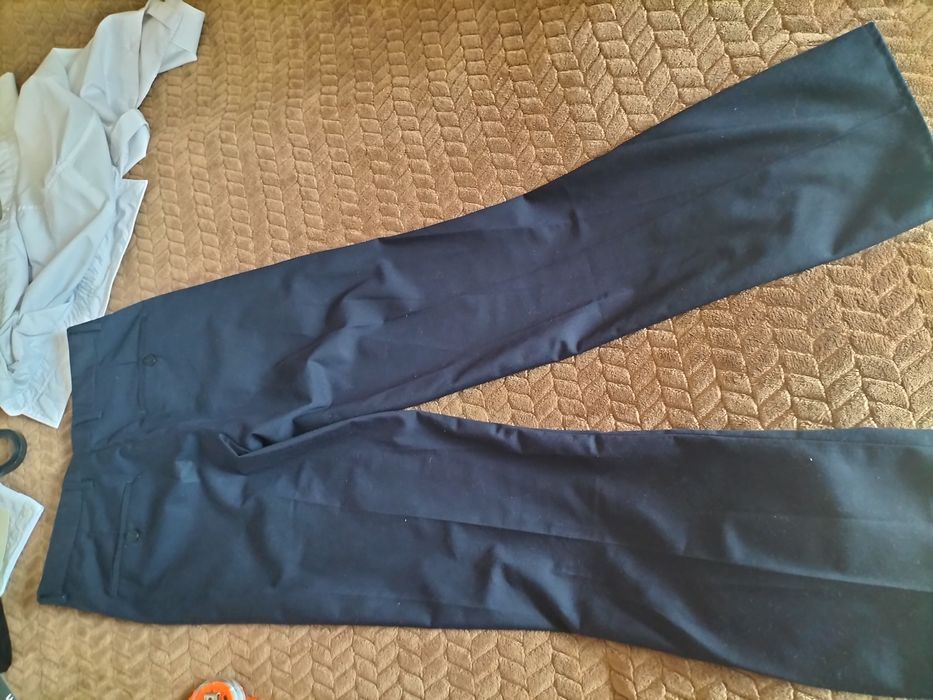 Продамбрюки школьные на подростка бу
