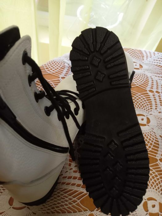 Дамски ботуши и боти