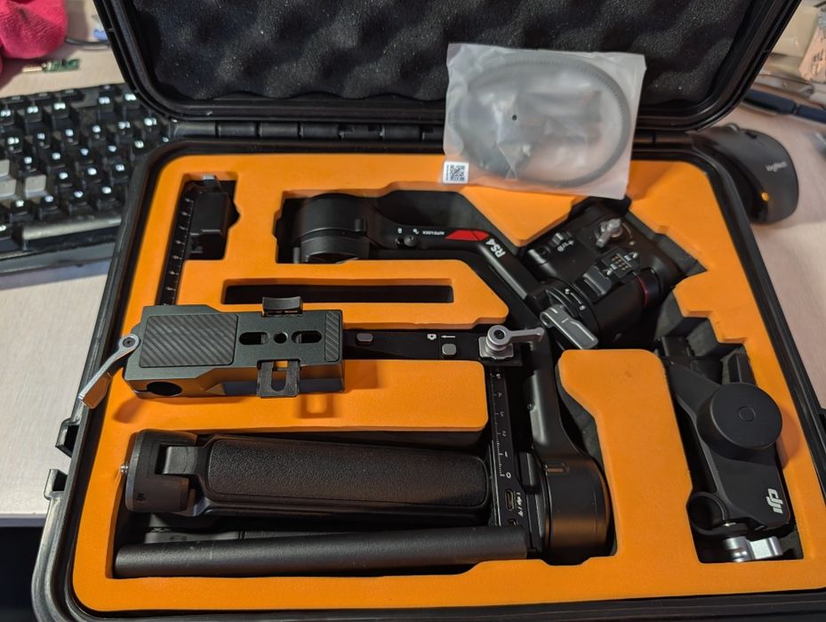 DJI Ronin RS4 Combo la cutie, gimbal 3 axe stare noua! Livrare gratuita!