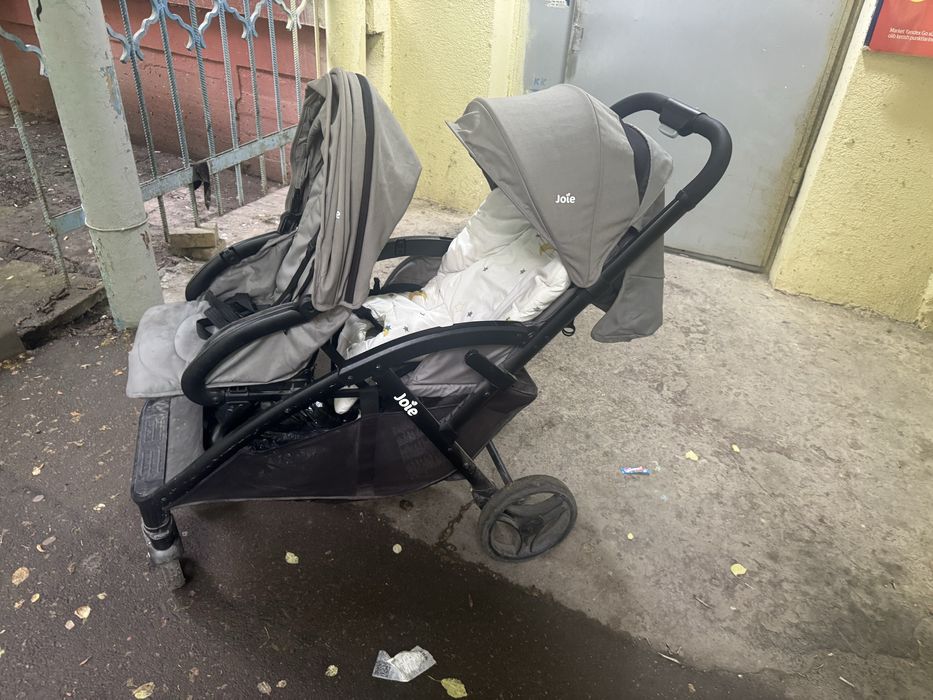 2 ta yosh bolali oilalar uchun ajoyib kolyaska