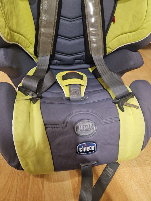 Продам автокресло Chicco