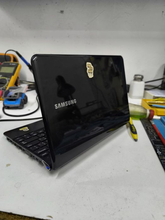 Нетбук Самсунг неубиваемый!!! Даже игры тянет!