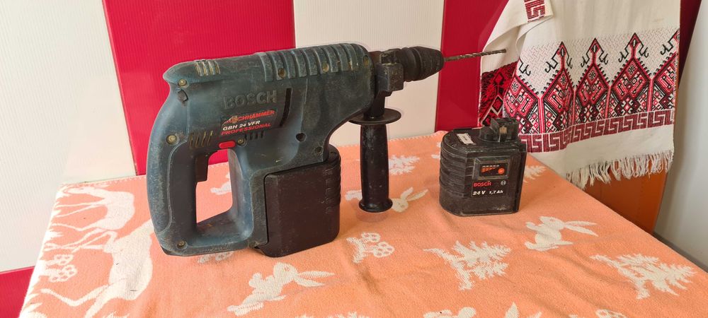 BOSCH sds pe acumulatori = 300 lei