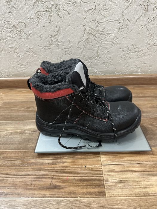 Ботинки СПЕЦОБУВЬ. новые , ЗИМА. РАЗМЕР 41.