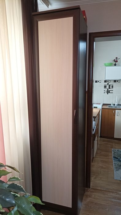 Срочно продам шкаф-пенал.