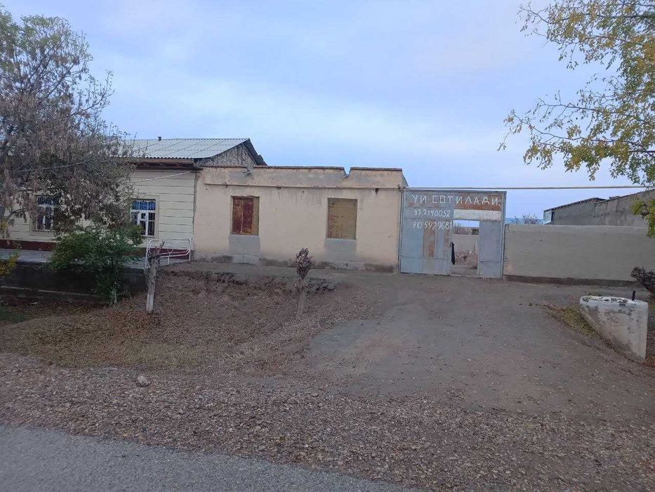 Yer uchastkasi sotiladi. Navoiy viloyati Qiziltepa tumanida.