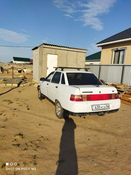 Автомобиль ВАЗ 21100