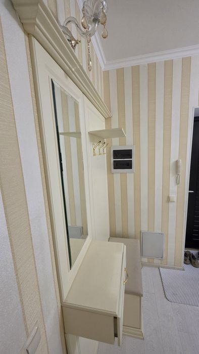 Продам гарнитур в прихожую