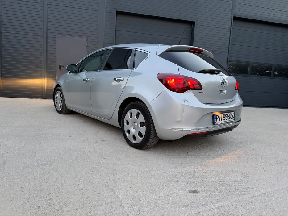Opel Astra J 2013 1.6benzina + Gpl Avariat