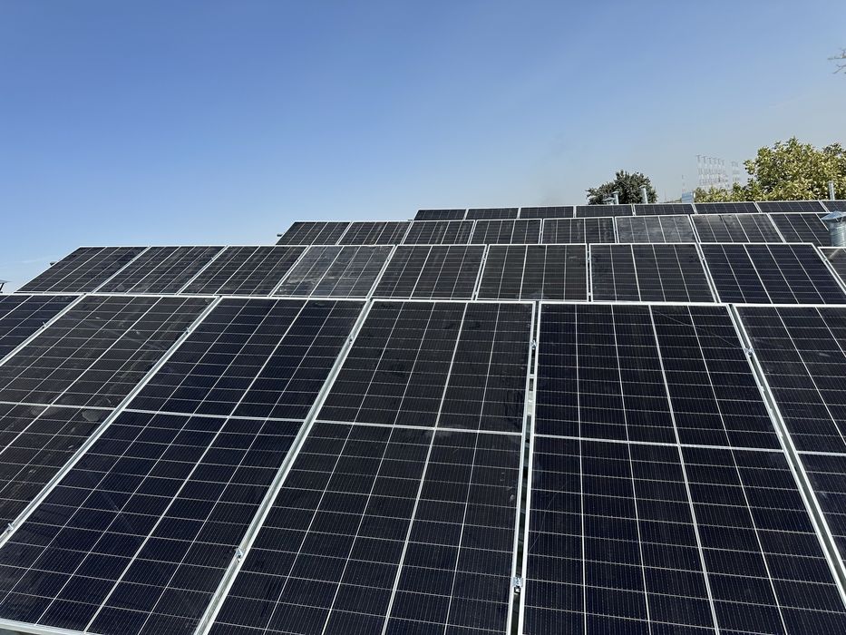 Quyosh panelari ornatamiz kafolat 25yil